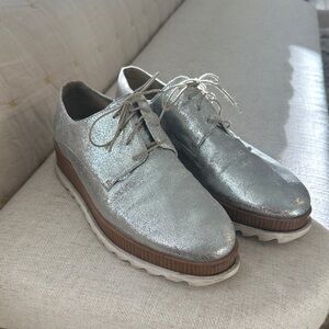 Treasure & Bond Silver Lace-Up Shoes